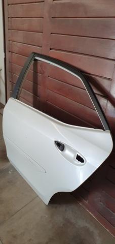 Porta traseira lado motorista Toyota Corolla 2016 2017 - Foto 4