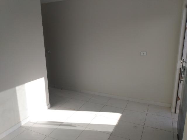Casa tipo duplex 2 suítes, varandão, garagem coberta com cisterna e quintal Gigante - Foto 17