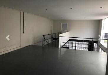 Conjunto comercial com 407 m² no cristal