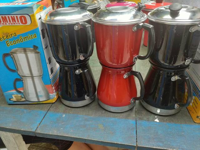 Cafeteira de aluminio apronta entrega