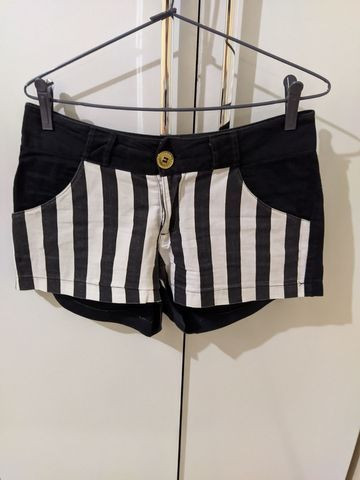Short listrado tam P