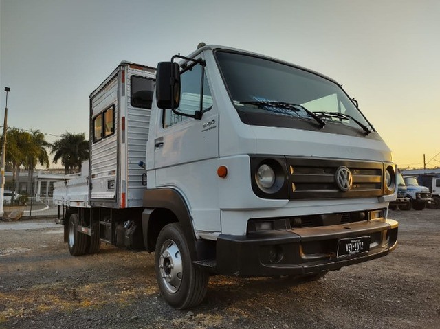 VW * COM CABINE SUPLEMENTAR PARA 4 PESSOAS