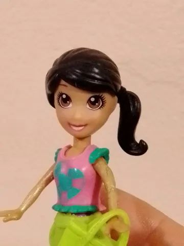 Boneca Polly pocket original com avaria no braço foi restaurada 