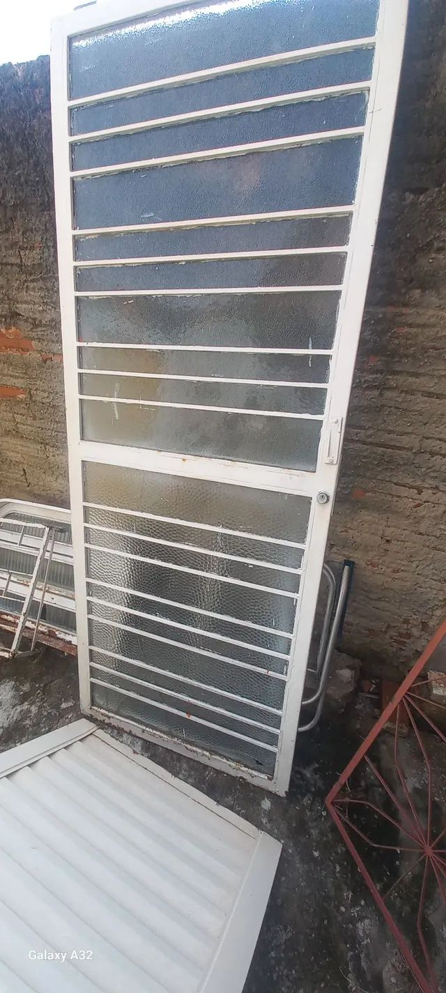 PORTA DE FERRO COM VIDROS E FECHADURA 2.01 x 0.80 , REFORÇADA - Foto 3