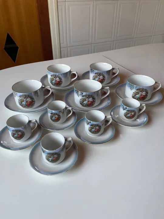 Xícaras antigas em porcelana - antiguidades
