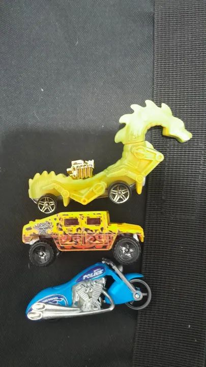 Hot wheels 3 unidades  - Foto 2