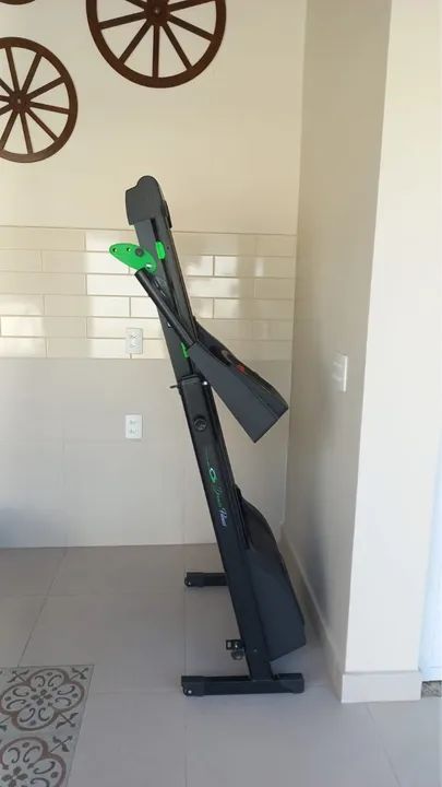 Esteira Elétrica Semi-Nova - Ótima para Treinar em Casa - Foto 4