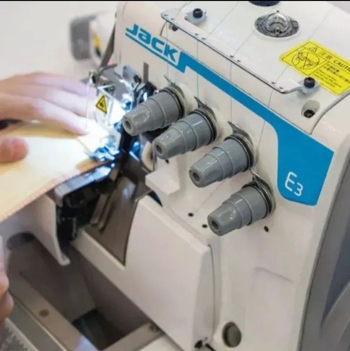 Máquina Jack interlock Nova zera. 220v - Foto 3