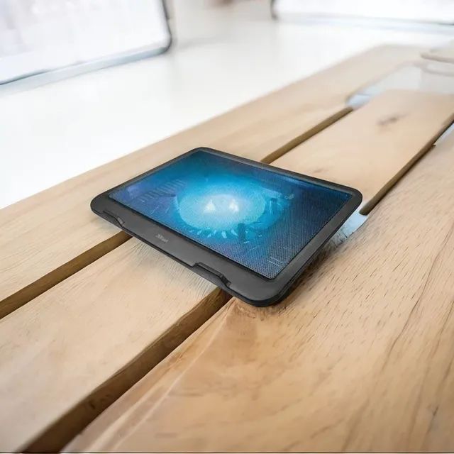 Notebase Trust Led USB pra Notebook até 16 Polegadas 