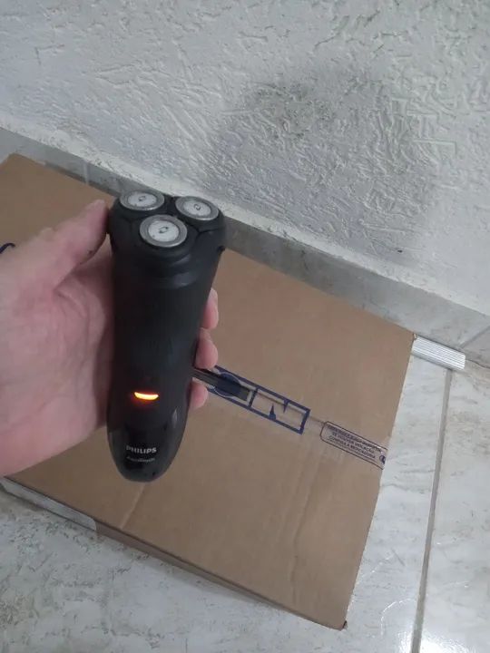 Barbeador elétrico Philips  - Foto 4