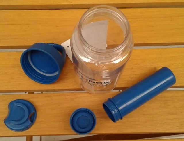 Garrafa Com Compartimento Para Gelo 400ml Daiso - Foto 3