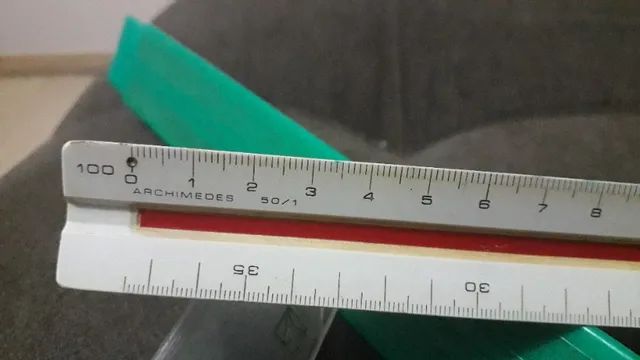 Régua da Archimedes nº 1 triangular 50/1 em bom estado 
