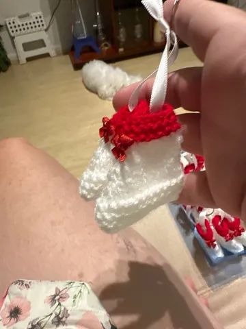 Lembrancinha de bebês branco e vermelho  - Foto 3