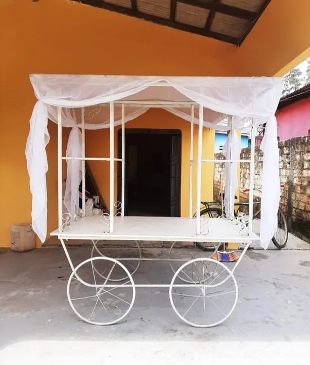 Vendo , negocio ou troco carrinho expositor, desmontável * leia o anúncio *
