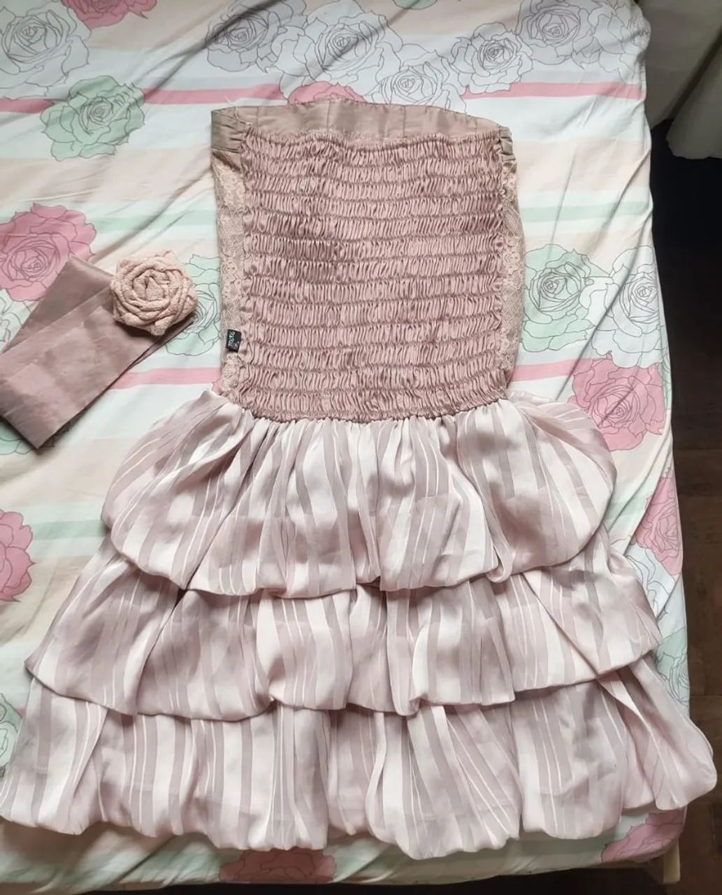 Vestido de Festa Rosa com Detalhes em Renda - Foto 2