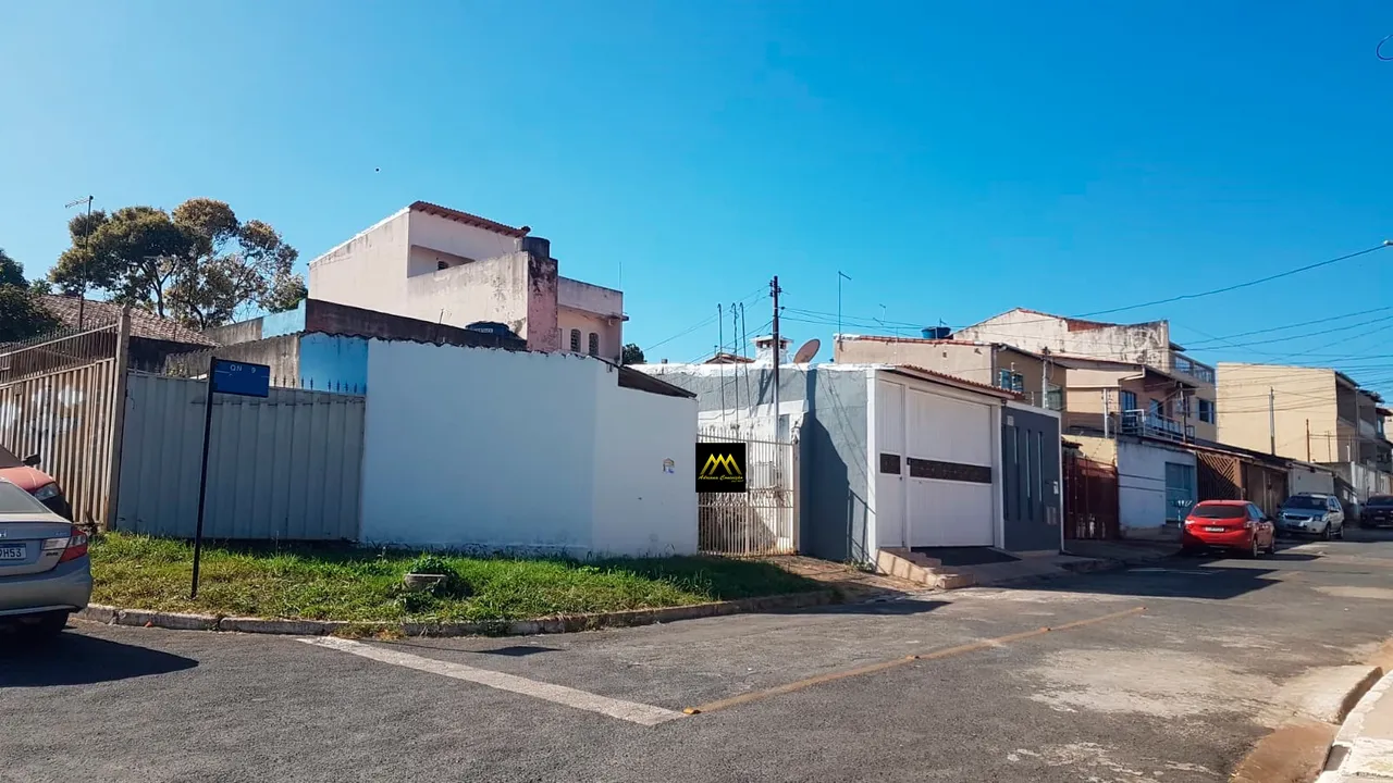 OPORTUNIDADE ÚNICA! Vendo excelente lote com duas casas! Qn 9! ESCRITURADA! Confira!
