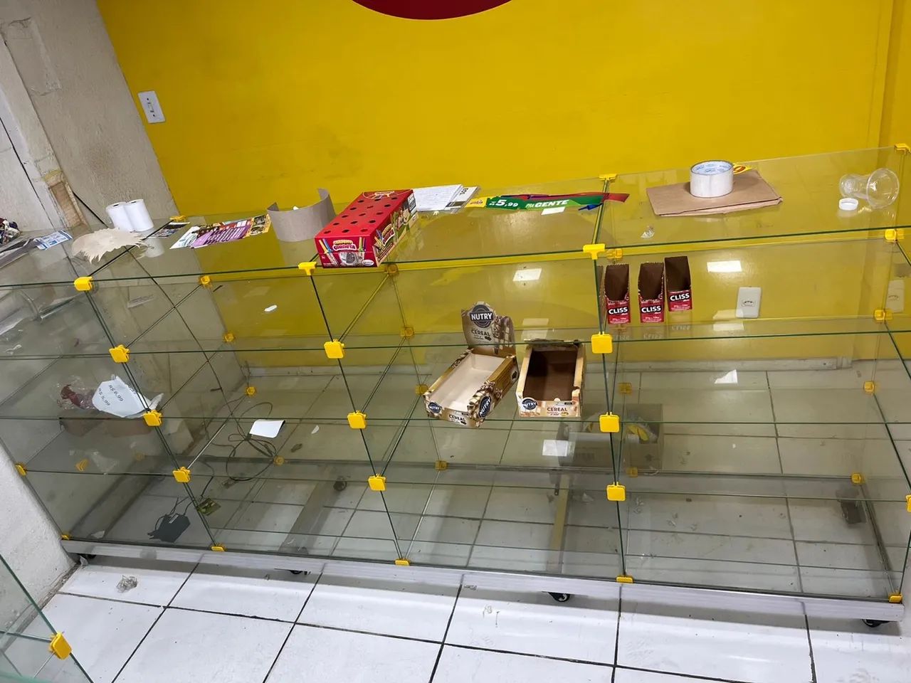 Jogo Expositores e Prateleiras de Vidro para Comércio - Foto 2