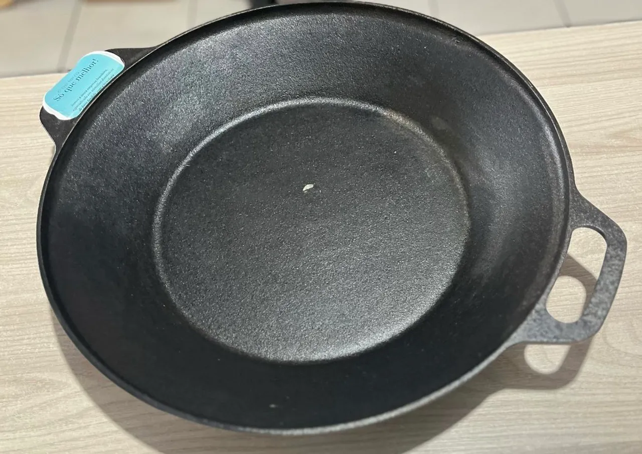 Frigideira de ferro fundido