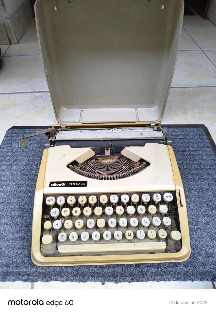 Máquina de escrever Lettera 82 64717306766465120