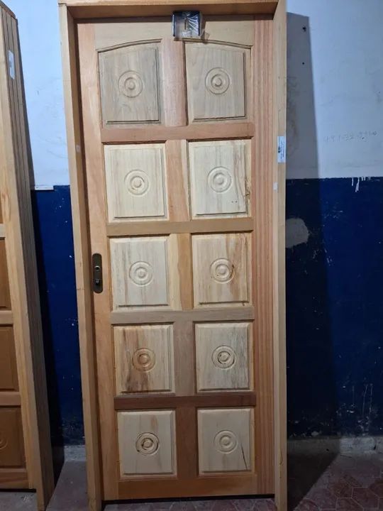 Porta de madeira maciça 80cm x 210cm nova - Foto 3