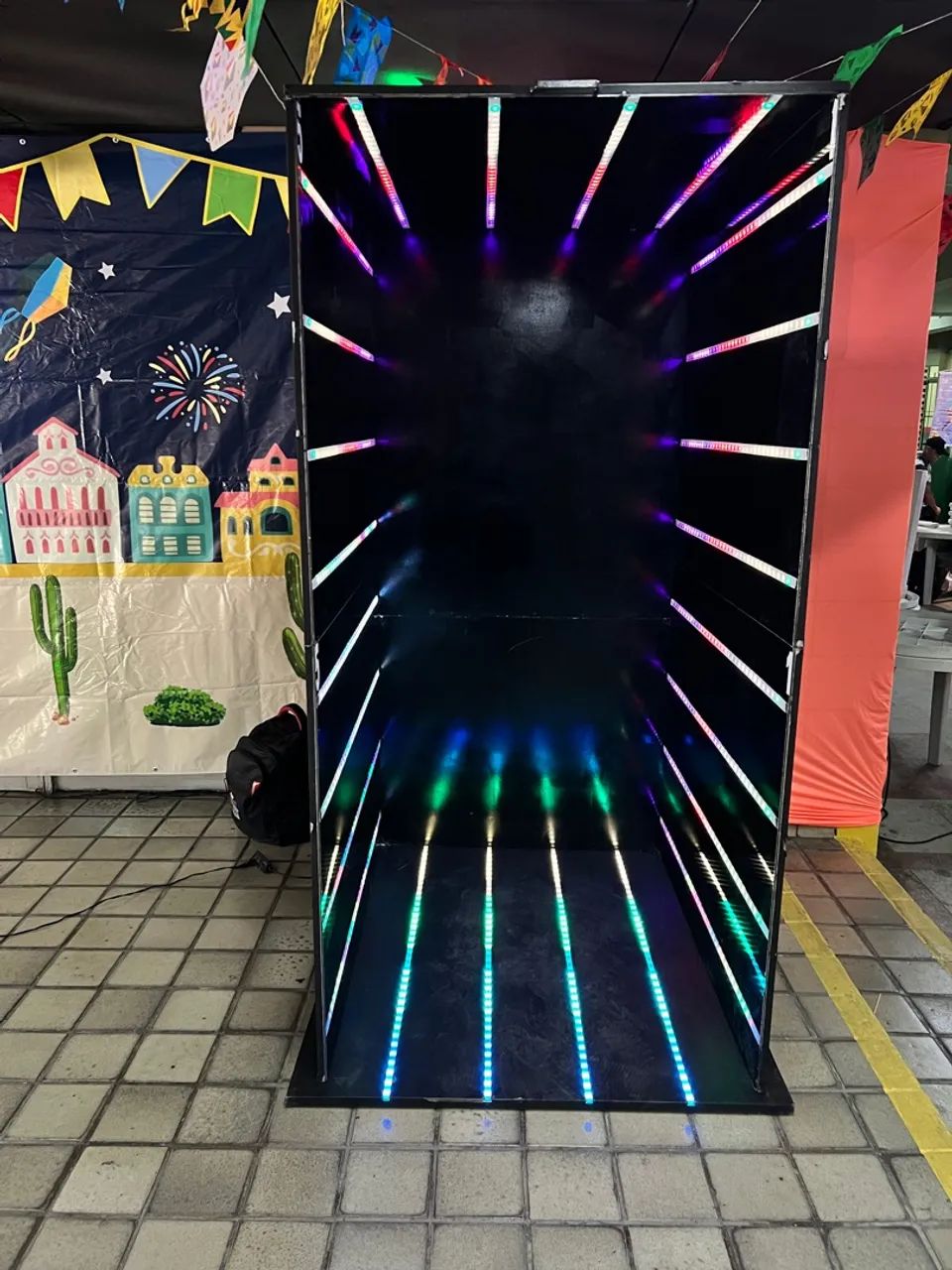 Túnel Infinito com Luzes LED