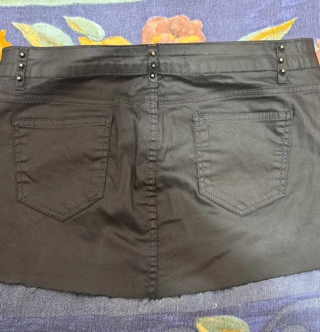 Mini-saia couro fake