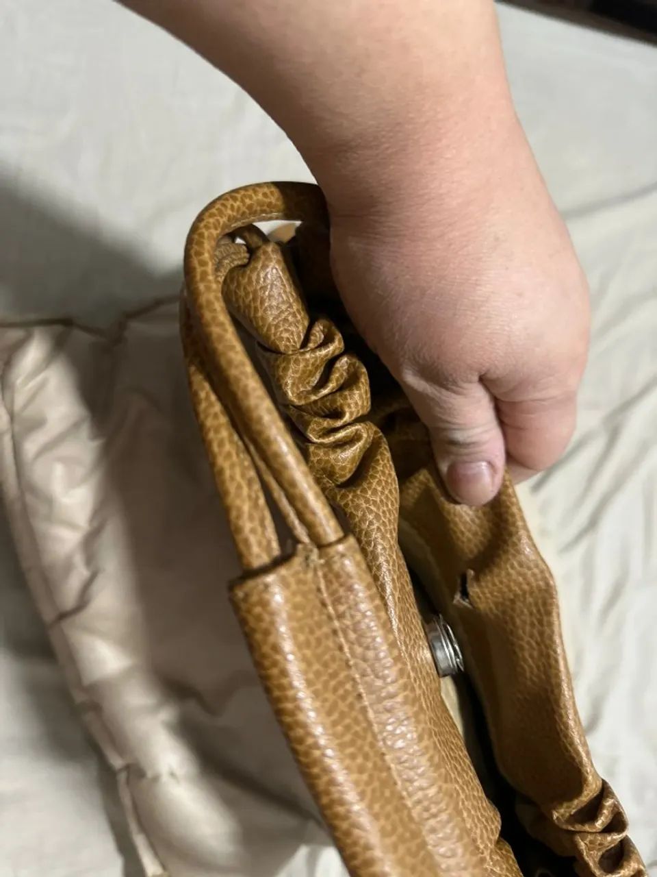 Bolsa de Mão Bege em Couro  - Foto 3