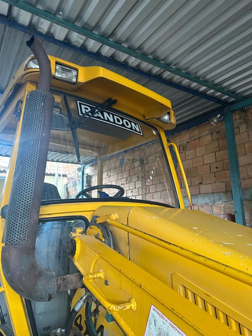 Retroescavadeira Randon 4x4 ano 2008 único dono  - Foto 6