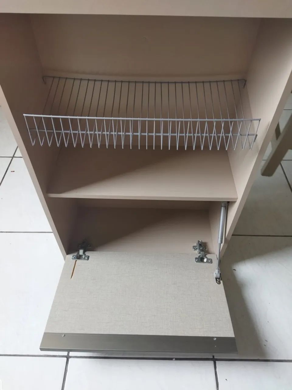 Mesa de Cozinha com Prateleira e Gaveta