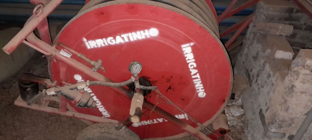 Carretel Irrigatinho e carrinho com aspersor July