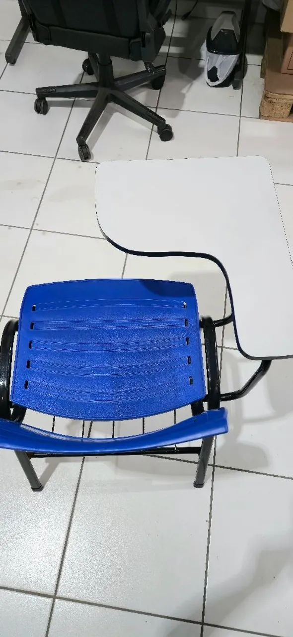 Cadeira Universitária Plástica Com Apoio Braço Prancheta Azul Barata Promoção Usada Iso - Foto 2