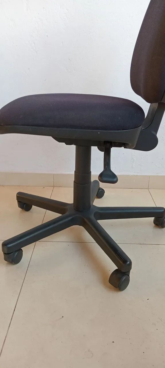 Cadeira de Escritório Preto com Rodinhas - Foto 4