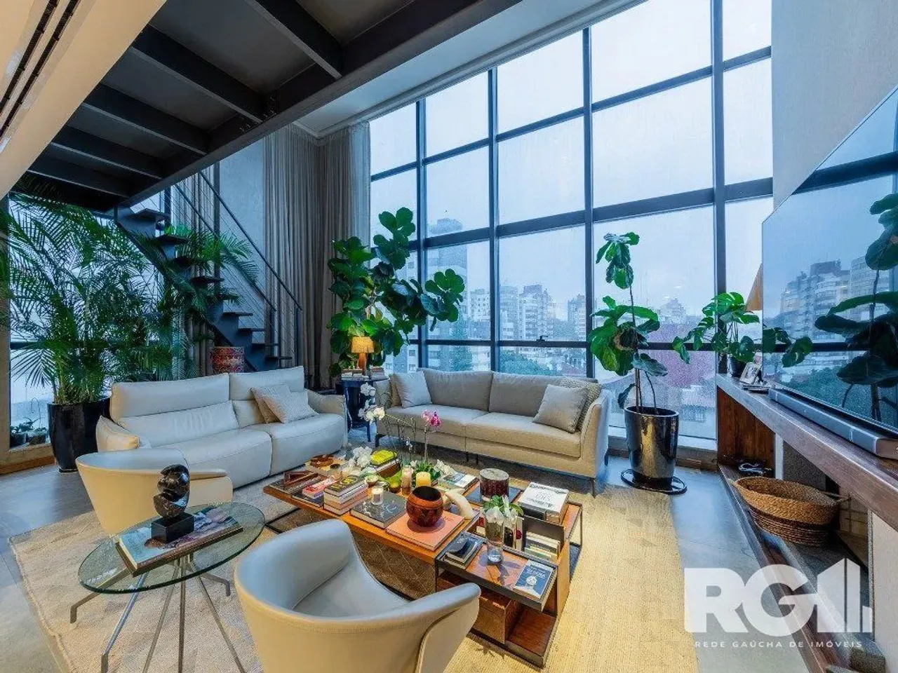 Belíssimo apartamento no Glass Aurélio andar alto, Living com pé direito duplo, 174m² priv