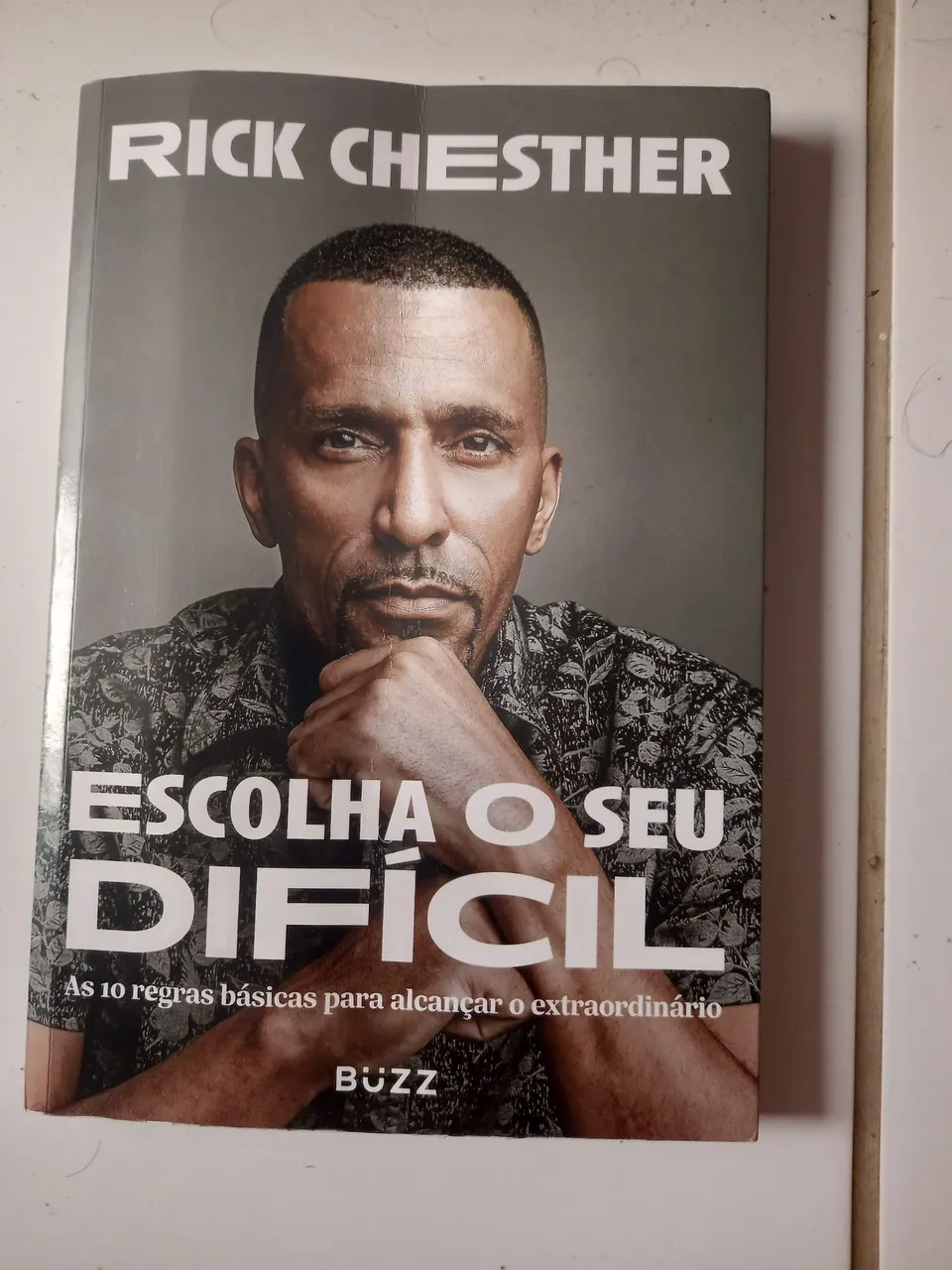 Livro Escolha o Seu Difícil - Rick Chesther
