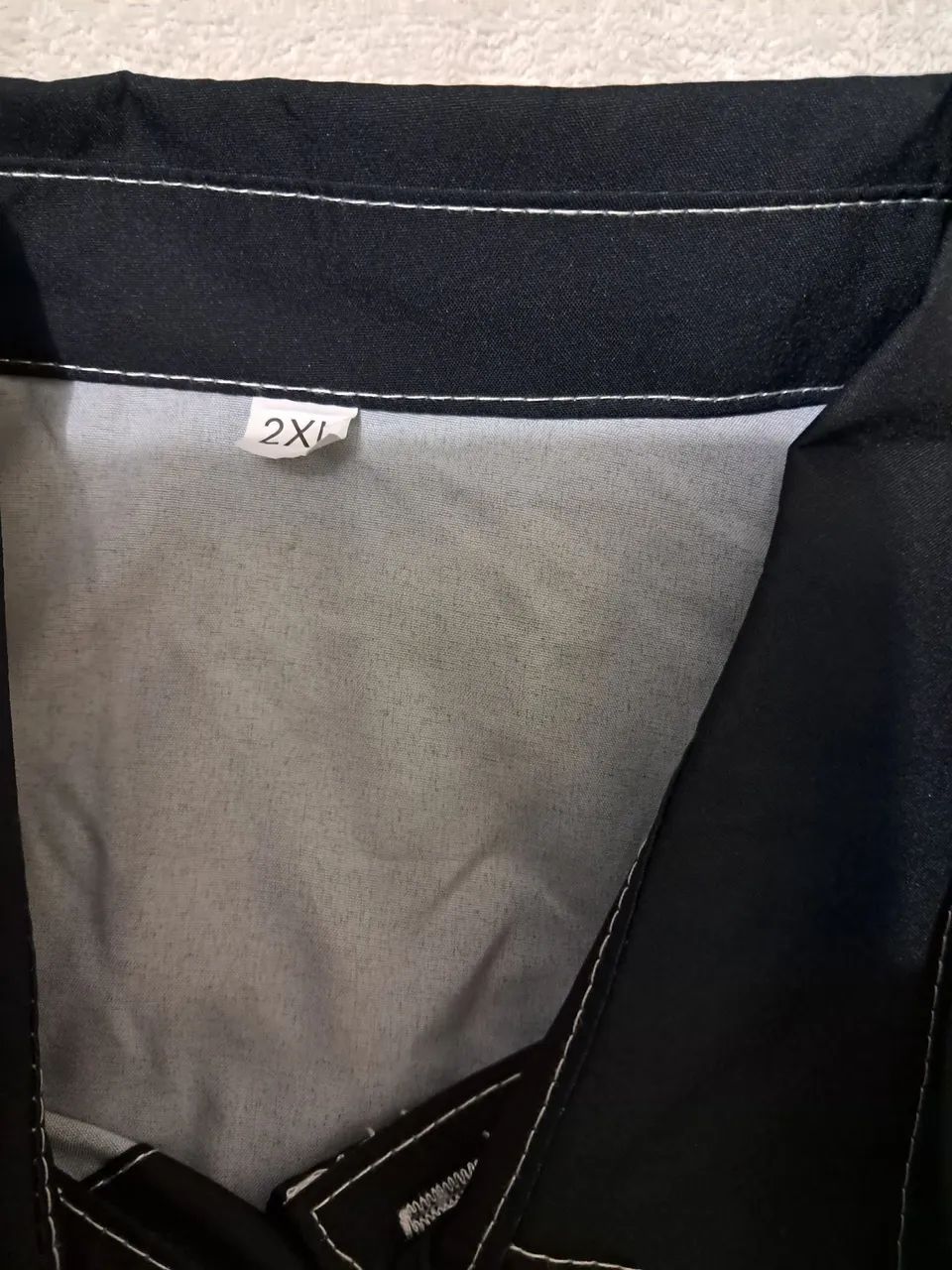 Camisa preta com detalhes em amarelo - Foto 4