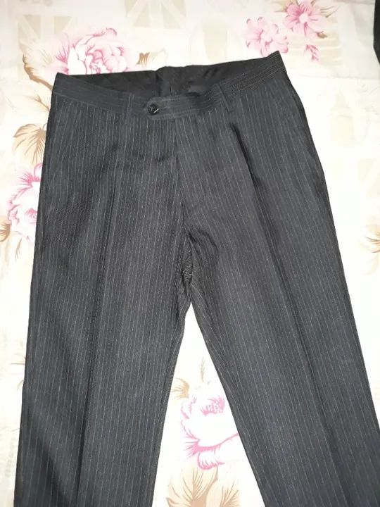 Terno completo risca de giz (com calça) - nunca usado - Foto 2