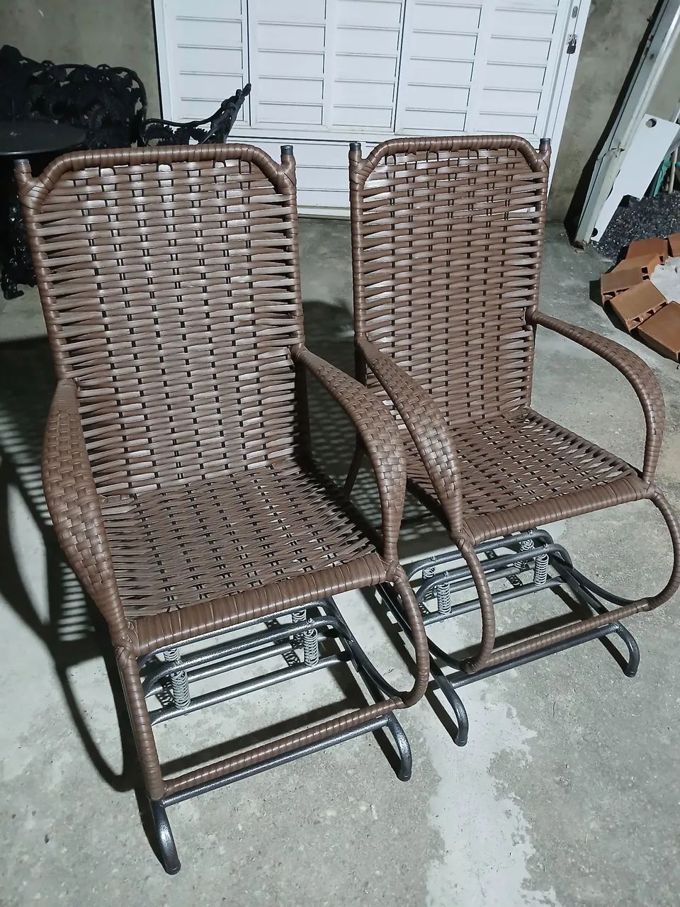 2 Rocking Chairs64985863111555121