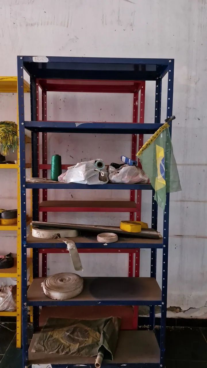 Prateleiras Amarelas - Foto 2