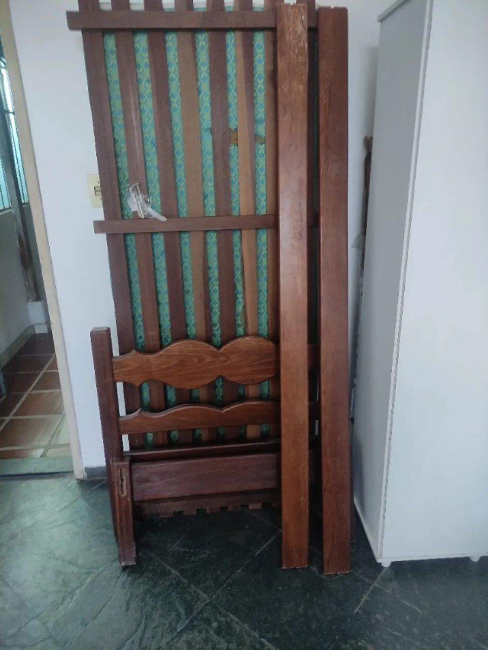 Cama de solteiro em madeira maciça64386067638402120