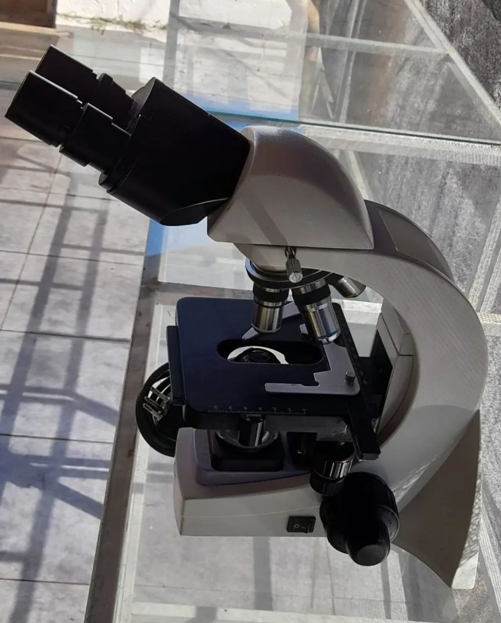 Microscópio para Laboratório