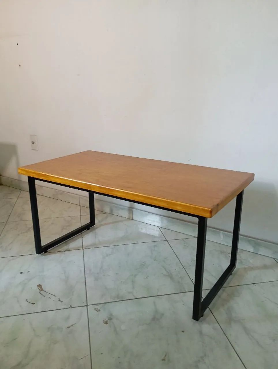 Mesa de madeira com estrutura metálica - Foto 4
