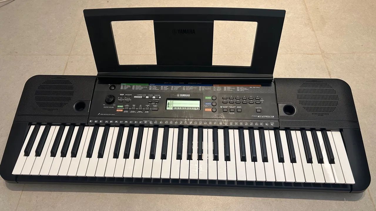 Teclado Yamaha PSR-E253 - Usado (Excelente Estado)