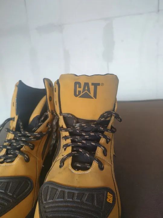 Botas para trilhas em montanhas ,número 41  valor $ 500 , não foram usadas 