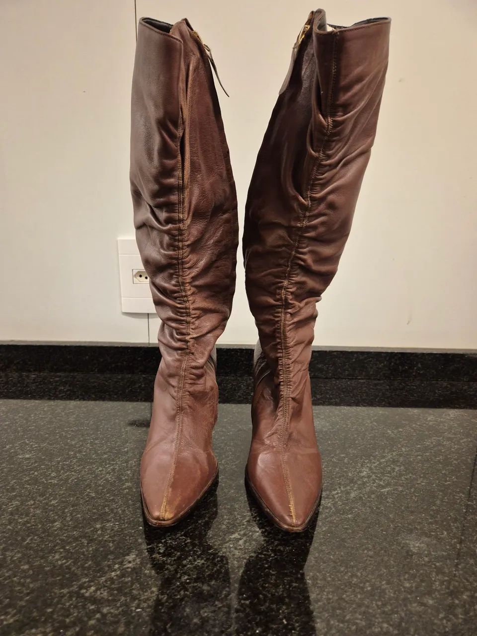 Botas de cano alto marrom - Foto 4