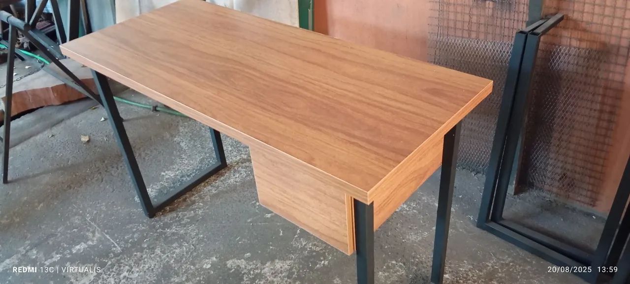 Mesa de escritório c/gaveta - Foto 4