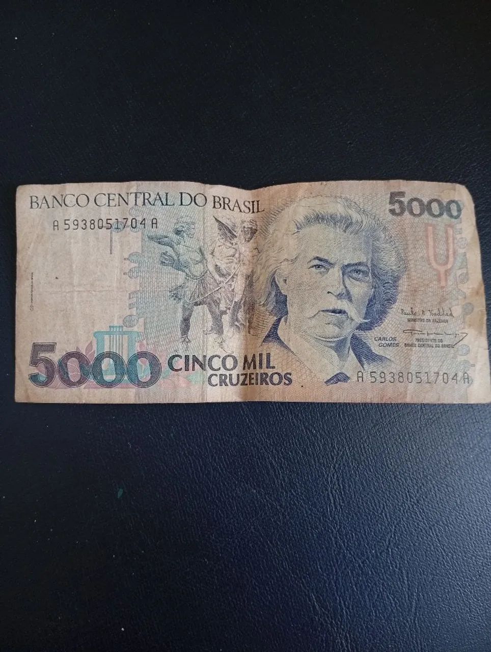 Vendo nota de 5.000, cinco mil cruzeiro.