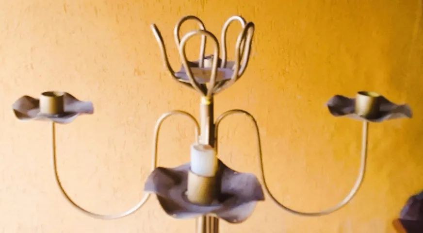 Grande Candelabro em Ferro forjado trançado patinado de dourado Cinco velas *Descriçã - Foto 2