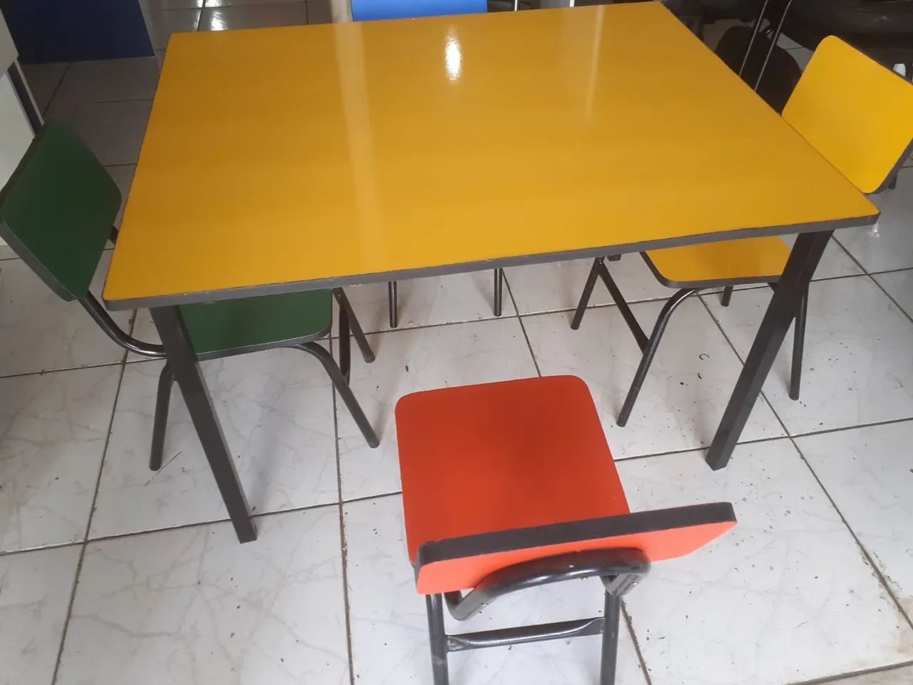 kit infantil mesa com 4 cadeiras - entrego 
