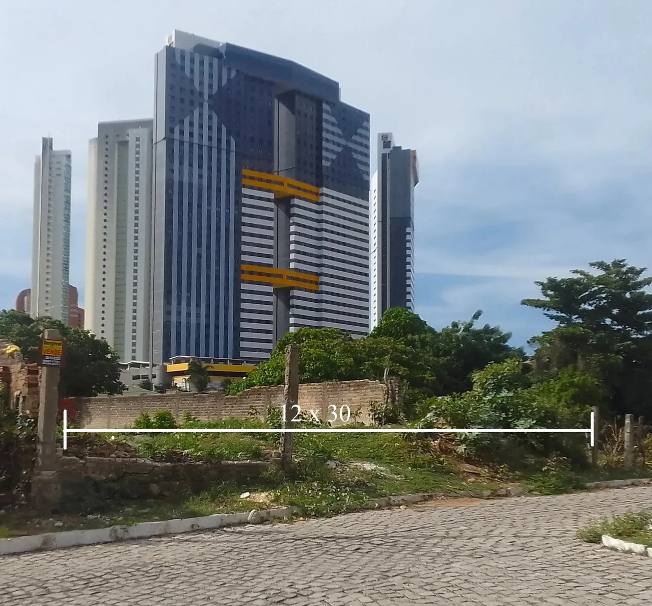 VENDO TERRENO EM PONTA NEGRA COM ESCRITURA PUBLICA COM 360 METROS E LADO DA SOMBRA.
