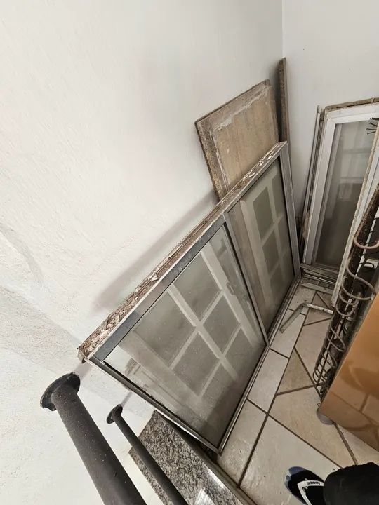 Janelas e Bascula de Alumínio, janela madeira e bancada de Granito com cuba. - Foto 2